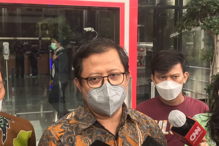 Dosen Universitas Negeri Jakarta (UNJ) yang juga aktivis 98, Ubedilah Badrun menyambangi Gedung Merah Putih, Komisi Pemberantasan Korupsi (KPK), Jakarta, Rabu (26/1/2022) siang.