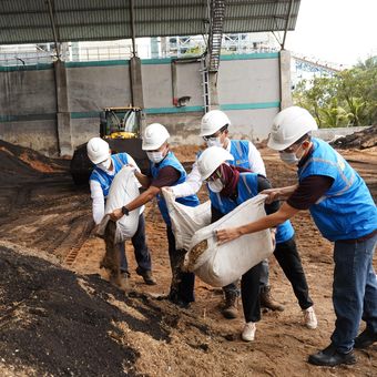 PLN UID Jakarta bersama PLTU lontar mengubah sampah biomassa untuk dijadikan bahan bakar.