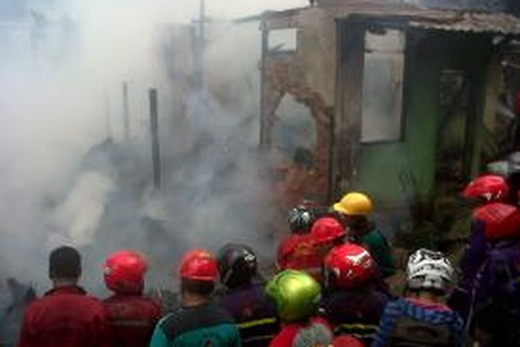 Belasan rumah di Jalan Milono Samarinda hangus terbakar