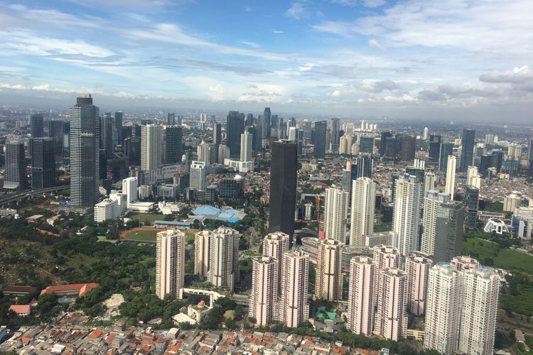 Pemandangan kota Jakarta dari ketinggian saat menggunakan transportasi helikopter, Jumat (22/12/2017).