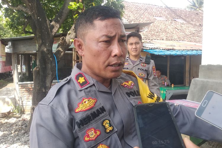 Wakapolres Bima Kota, Kompol Herman. Dia menyebut Kepolisian Resor (Polres) Bima Kota, Nusa Tenggara Barat (NTB), membentuk satuan tugas (Satgas) patroli siber untuk mengantisipasi kerawanan Pemilu 2024.