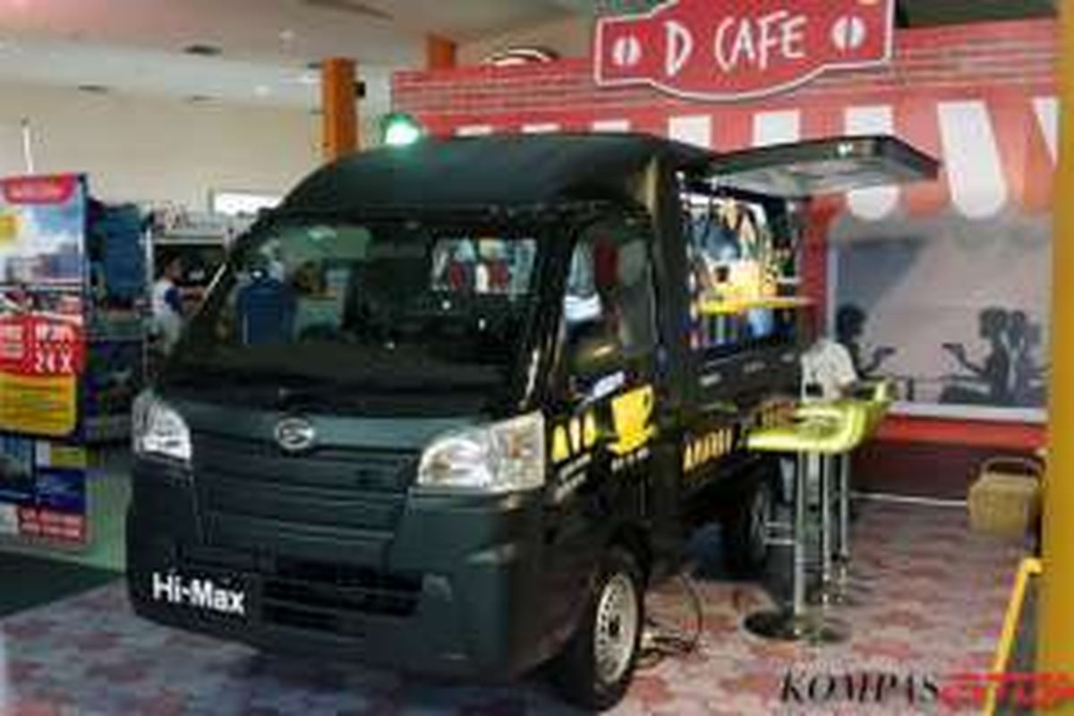 Pikap Daihatsu Hi-Max dibuat dengan konsep cafe,