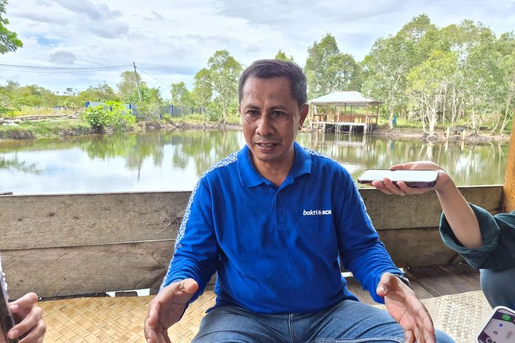 Kepala Desa Terong Iswandi saat ditemui di Desa Wisata Terong, Belitung, Jumat (24/4/2026).