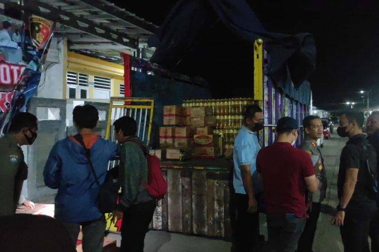 Polisi Bongkar Penimbun 9.600 Liter Minyak Goreng di Kota Serang, Pasangan Suami Istri Diamankan