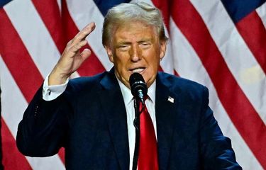 Calon presiden Amerika Serikat Donald Trump saat berpidato pada malam pemilihan presiden atau pilpres AS di West Palm Beach Convention Center, Florida, Rabu (6/11/2024). pilpres AS 2024, dampak kemenangan Donald Trump.