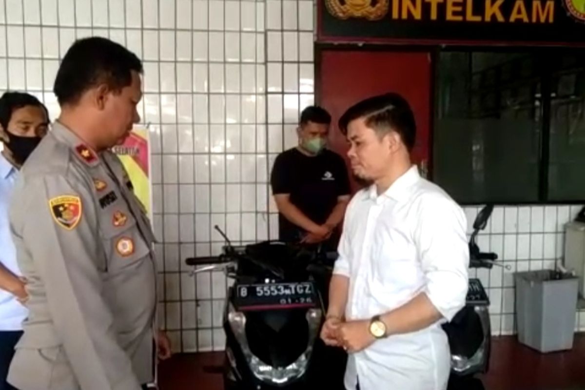 Polsek Pasar Minggu mengembalikan dua motor hasil curian kepada pemiliknya pada Rabu (14/12/2022). Dua motor itu sebelumnya dicuri di kawasan Apartemen Rasuna dan Guntut, Setiabudi, Jakarta Selatan. 