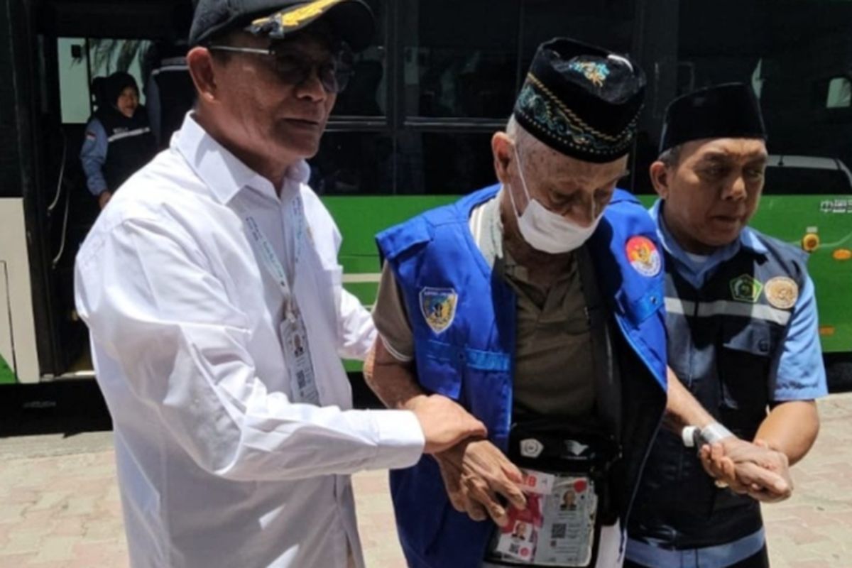 Penasihat Khusus Presiden Bidang Haji, Prof. Muhadjir Effendy saat meninjau pelaksanaan ibadah Haji 2025. 