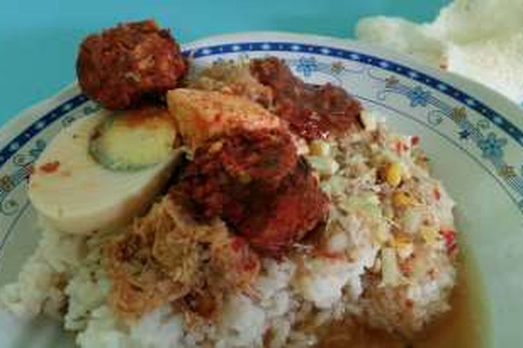 Sego Cawuk, kuliner khas Banyuwangi, Jawa Timur, yang biasanya dikonsumsi untuk sarapan.