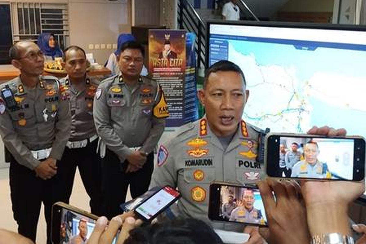 Dirlantas Polda Jatim Kombes Pol Komarudin saat diwawancara pada Senin (24/3/2025)