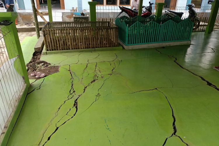 Puluhan Rumah di Tasikmalaya Terdampak Pergerakan Tanah, BPBD Lapor Tim Geologi Bandung