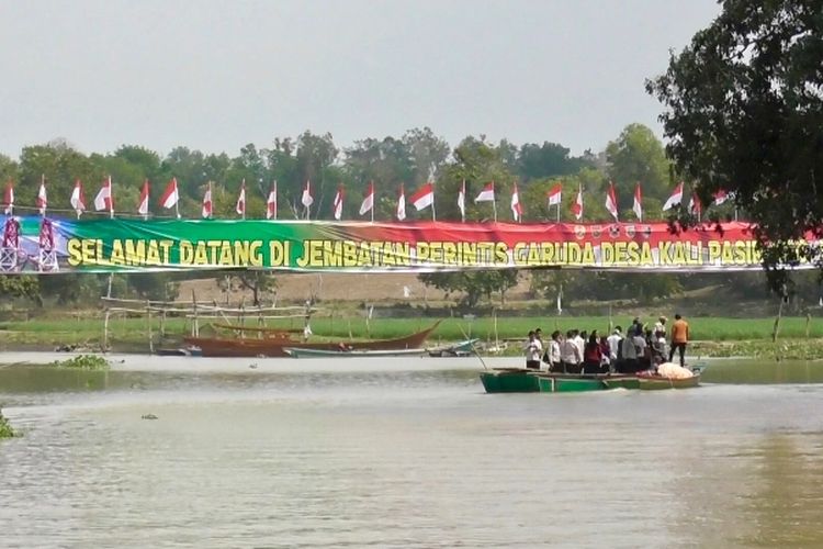 Tak Lagi Naik Getek, Warga Way Bungur Lampung Timur Kini Bisa Menyeberang Lewat Jembatan