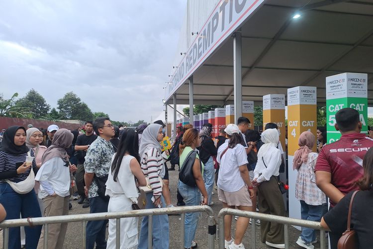 Cerita Penonton Konser Maroon 5 Sulit Tukar Tiket karena Lupa Bawa KTP Asli