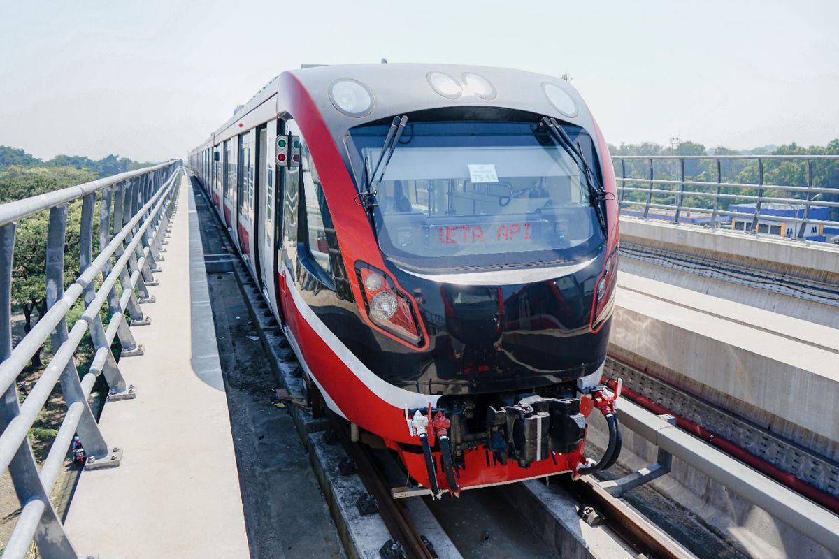 Tarif LRT Jabodebek sudah ditetapkan melalui Permenhub Nomor 25 Tahun 2023 di mana harga tiket LRT Jabodebek itu sudah termasuk subsidi.
