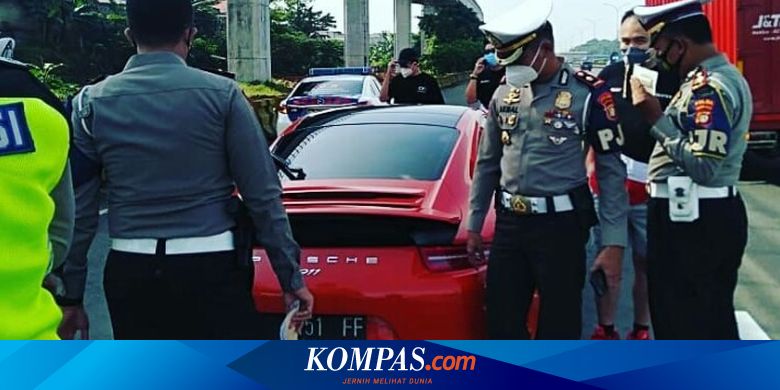 Ugal-ugalan Sambil Dikawal Petugas Dishub, Pengendara Porsche Ditilang Polisi