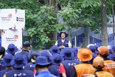 Peringati Hari Sungai dan World Cleanup Day, TelkomGroup Angkut 5,1 Ton Sampah dari Kali Krukut
