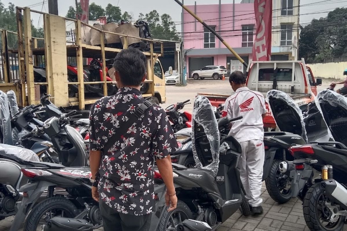 Proses Pre-Delivery Inspection (PDI) untuk sepeda motor Honda sebelum dikirim ke Konsumen