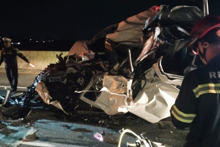 Polisi Periksa Sopir Hiace dan Truk Kecelakaan Maut Tol Pandaan-Malang