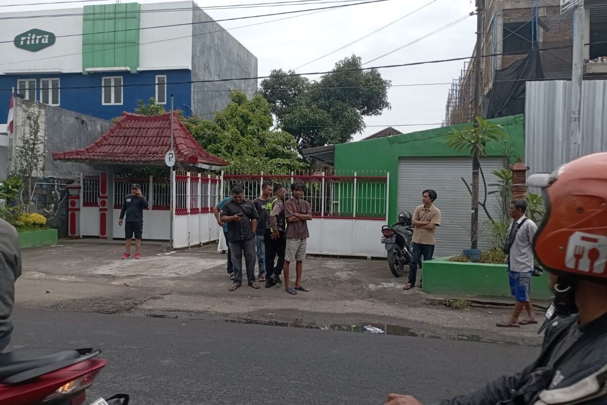 Lokasi kecelakaan melibatkan tiga kendaraan di jalan Imogiri Barat, Bantul, Rabu (3/12/2025)