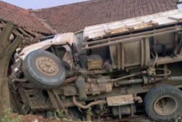 Truk Tambang Kembali Sebabkan Kecelakaan di Parung Panjang, Izin Melintas Dievaluasi