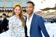 Chrissy Teigen Blak-blakan soal Depresi Pasca-kelahiran yang Pernah Dialaminya