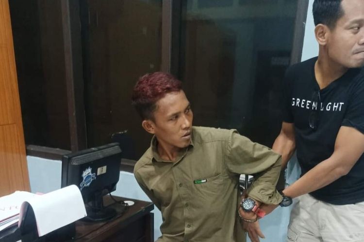 TW (28) seorang pria di Brebes, Jawa Tengah ditangkap polisi setelah dilaporkan 4 korbannya yang merupakan janda akibat menipu puluhan juta rupiah, Jumat (27/5/2022) (Istimewa)