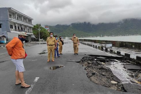 Gelombang Pasang di Sangihe, Jalan Aspal Tergerus