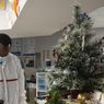 Kostum Pohon Natal Tiup Disalahkan karena Menyebarkan Covid-19 di Rumah Sakit, Satu Staf Meninggal dan 44 Terinfeksi