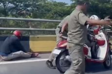 4 Motor Kecelakaan Beruntun di "Flyover" Pondok Bambu Saat Satpol PP Tertibkan Bendera Parpol 