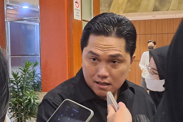 Menteri Badan Usaha Milik Negara (BUMN) Erick Thohir.  Erick Thohir minta pengumuman penyesuaian harga Pertamax dilakukan setiap minggu.