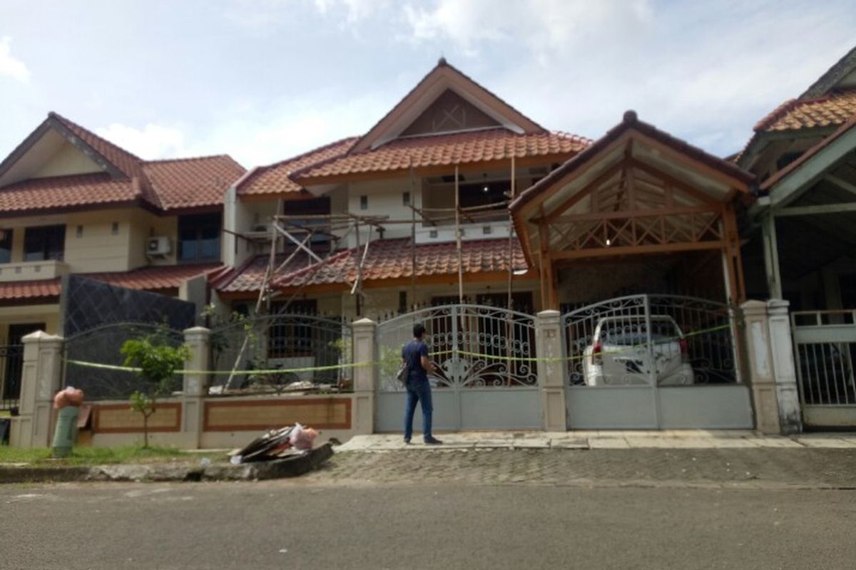 Sebanyak dua orang ditemukan tewas di perumahan Giri Loka 2 BSD, Serpong, Tangerang Selatan pada Sabtu (13/2/2021) pagi.