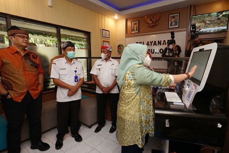 Dalam kunjungan kerja (kunker) kali ini, LAN bersama dan tim berkesempatan untuk melihat secara langsung pelaksanaan program Smart Kampung dalam melayani masyarakat di Desa Sukojati, Kecamatan Blimbingsari, Banyuwangi, Rabu (22/11/2022). 