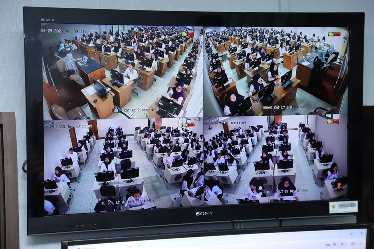 Menteri Pendayagunaan Aparatur Negara dan Reformasi Birokrasi (Menpan RB) Rini Widyantini meninjau seleksi pegawai pemerintah dengan perjanjian kerja (PPPK) di Kantor Regional (Kanreg) I Badan Kepegawaian Negara (BKN) Yogyakarta, Selasa (29/4/2025).