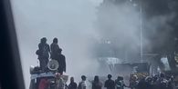 Demo Mahasiswa Papua di Patung Kuda Jakpus Diwarnai Bakar Ban, Polisi Semprotkan APAR