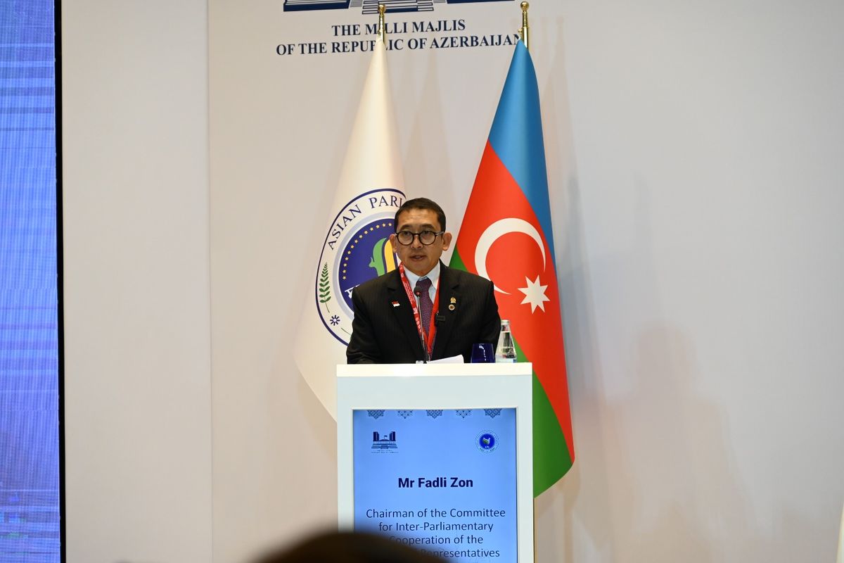 Ketua Badan Kerja Sama Antar Parlemen (BKSAP) Dewan Perwakilan Rakyat (DPR) Republik Indonesia (RI) Fadli Zon saat menghadiri Sidang Pleno ke-14 Asian Parliamentary Assembly (APA) atau Sidang Umum Parlemen Asia dengan tema Membina Kerja Sama Regional untuk Pembangunan Berkelanjutan di Asia, yang berlangsung di Baku, Azerbaijan.