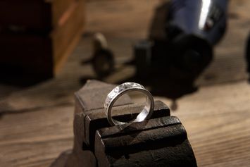 Cara Membedakan Perhiasan Perak Tradisional Asli dan Imitasi