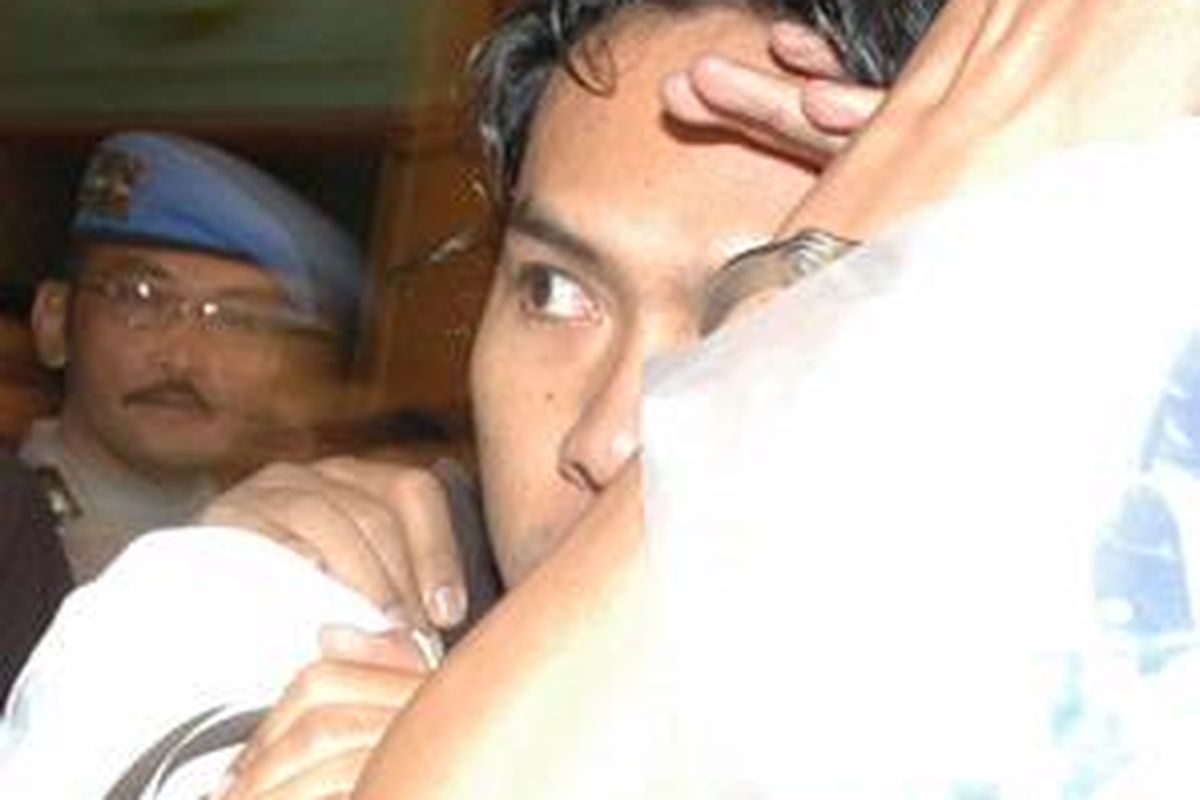 Very Idham Henyansyah alias Ryan (30).