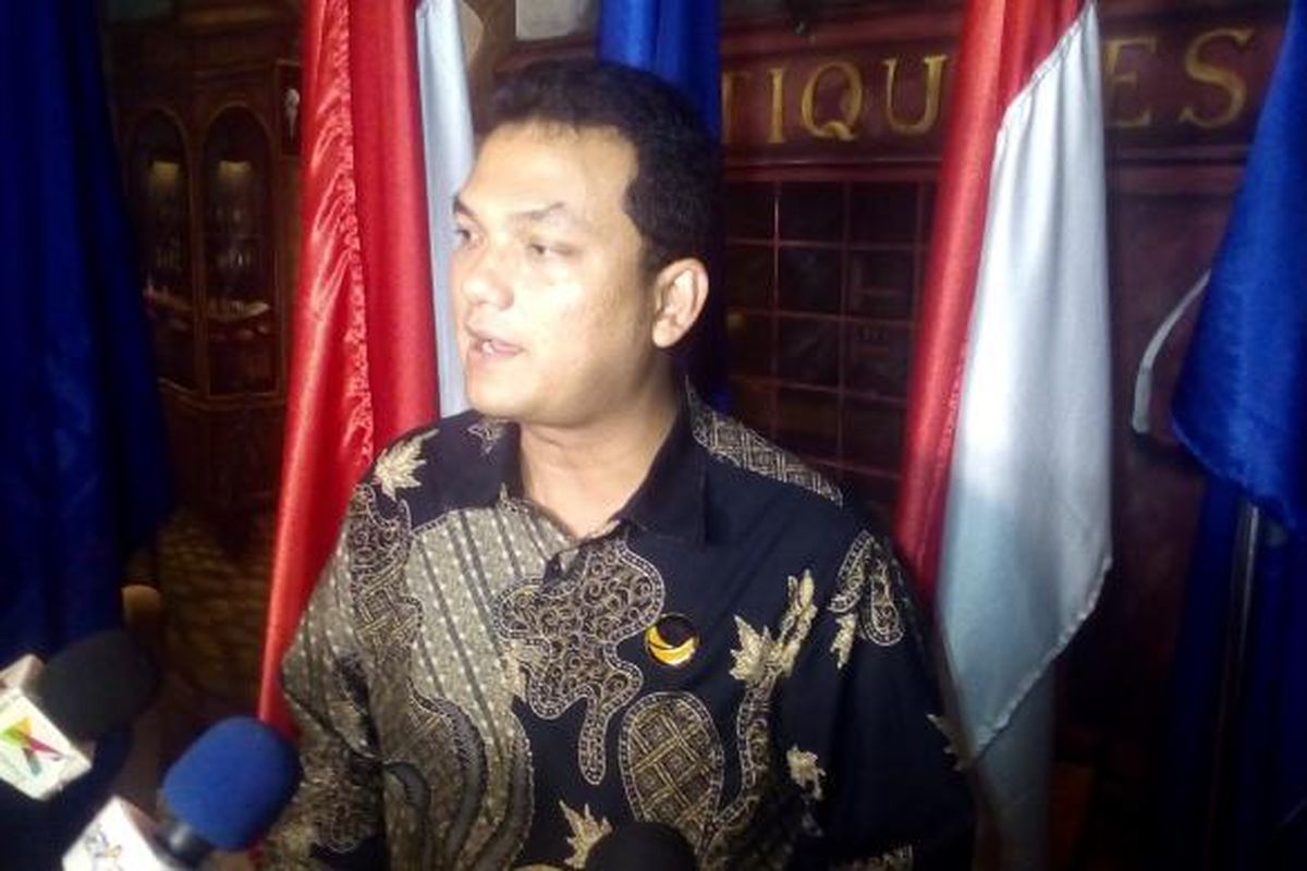 Ketua DPP Partai Nasional Demokrat (Nasdem), Martin Manurung usai acara Lunch at DPP di Kantor Pusat DPP Nasdem, Jakarta, Rabu (28/9/2016).