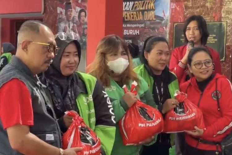 Hari Buruh, Armuji Bagikan Ratusan “MBG” pada Ojol Perempuan di Surabaya