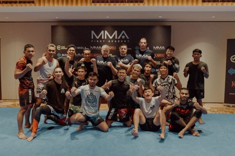 Para peserta MMA Fight Academy yang lolos audisi di Bali. 
