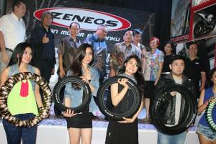 Zeneos Luncurkan Ban Baru Buat Sport dan Skutik di Jakarta Fair 2014, Jumat (20/6/2014).