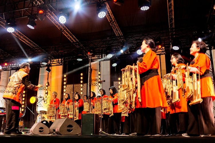 Angklung Indonesia Menggema di Festival Jazz Internasional Uzbekistan