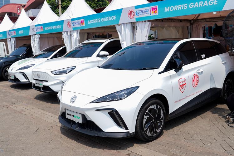 MG 4EV mendapat penghargaan sebagai best Crossover pada gelaran PEVS 2025 yang dapat di-test drive pada pagelaran PEVS 2025