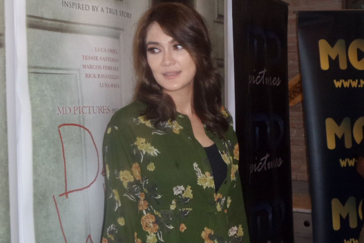 Luna Maya usai pemutaran film Devils Whisper di Gedung MD Place, Jakarta Selatan, Jumat (6/10/2017).