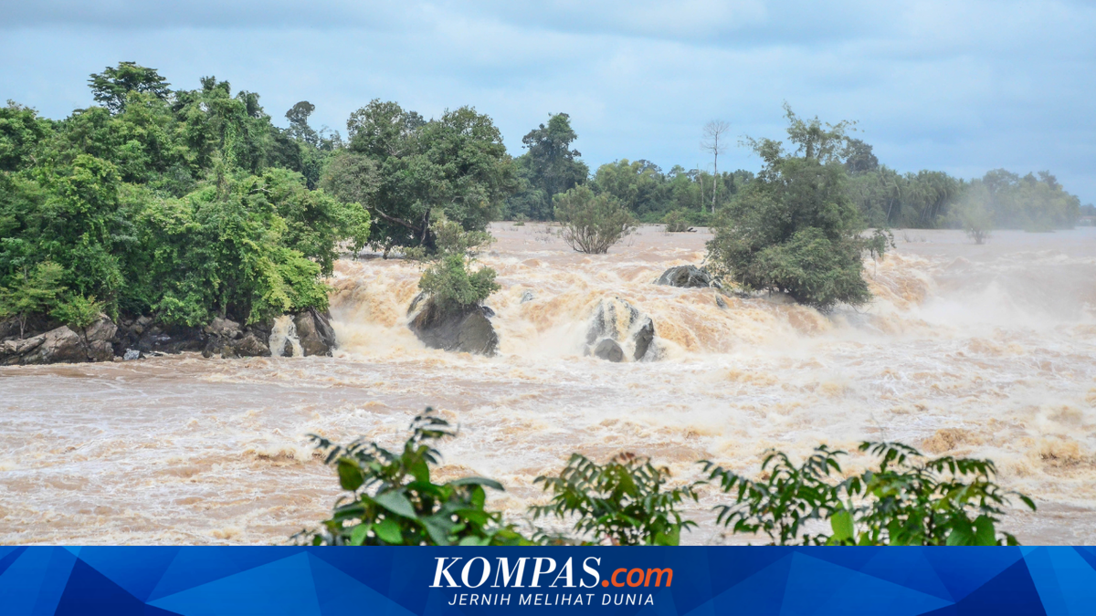 Banjir Bandang Magelang: Selokan Tersumbat Kayu Sebabkan Lumpur Masuk Rumah Warga