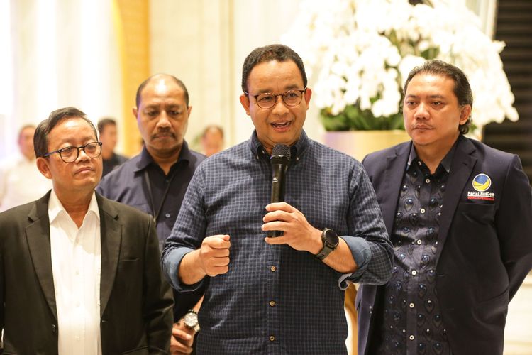 Mantan Gubernur DKI Jakarta Anies Baswedan usai menemui Ketua Umum Partai Nasdem Surya Paloh di Nasdem Tower, Gondangdia, Menteng, Jakarta, Rabu (17/5/2023).