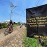 Deretan Banner Protes Jalan Rusak Dipasang Warga di Kabupaten Bandung