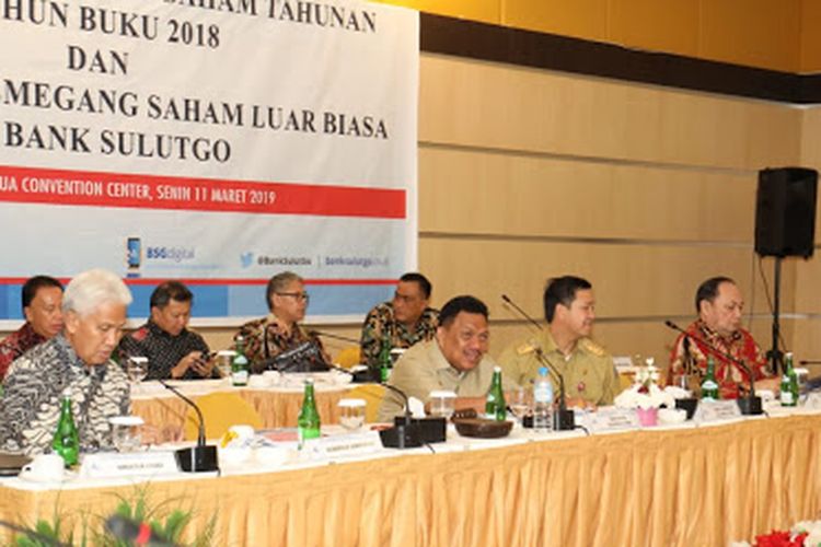 RUPS Luar Biasa PT Bank SulutGo di GKIC Manado, Senin (11/3/2019), juga dihadiri oleh Gubernur Gorontalo Rusli Habibie, Wakil Gubernur Drs Steven O.E. Kandouw, Sekdaprov Edwin Silangen, para bupati dan walikota se-Sulut dan Gorontalo, dewan komisaris, serta jajaran direksi Bank SulutGo. 
