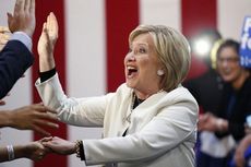 Hillary Clinton dan Momen Bersejarah Terpecahnya “Plafon Kaca”