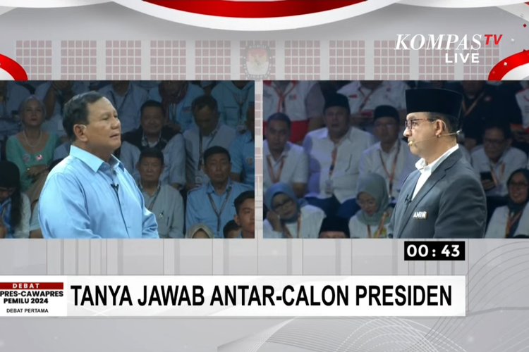 Tangkapan layar Prabowo bertanya kepada Anies terkait masalah polusi udara di Jakarta pada debat perdana capres-cawapres di KPU, Jakarta pada Selasa (12/12/2023).