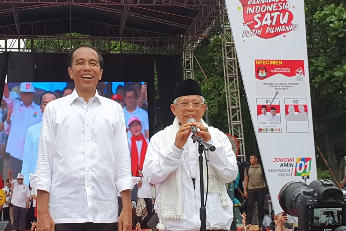 Calon presiden dan wakil presiden nomor urut 01, Joko Widodo-Maruf Amin saat berkampanye di Kota Tangerang, Minggu (7/4/2019).